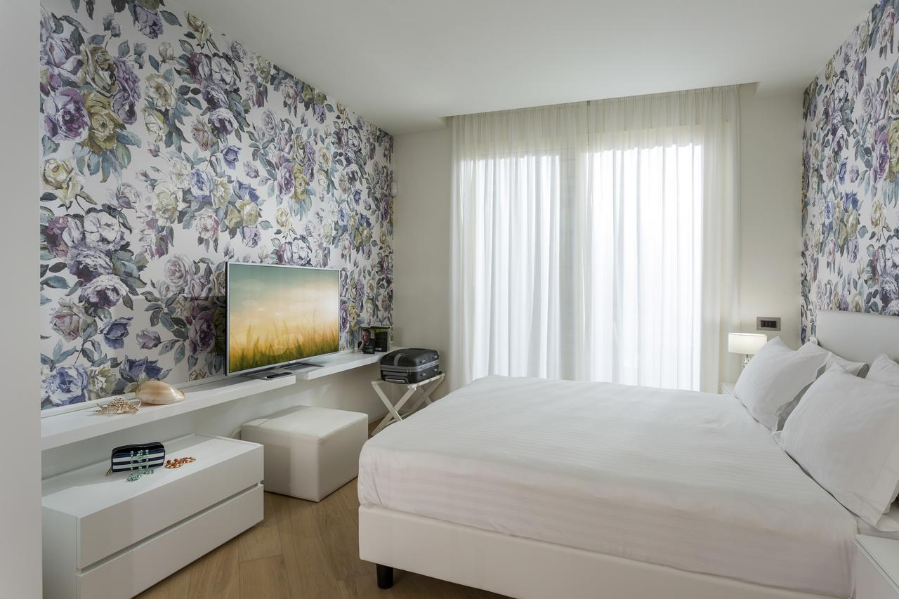 Embassy Aparthotel Ріміні Екстер'єр фото